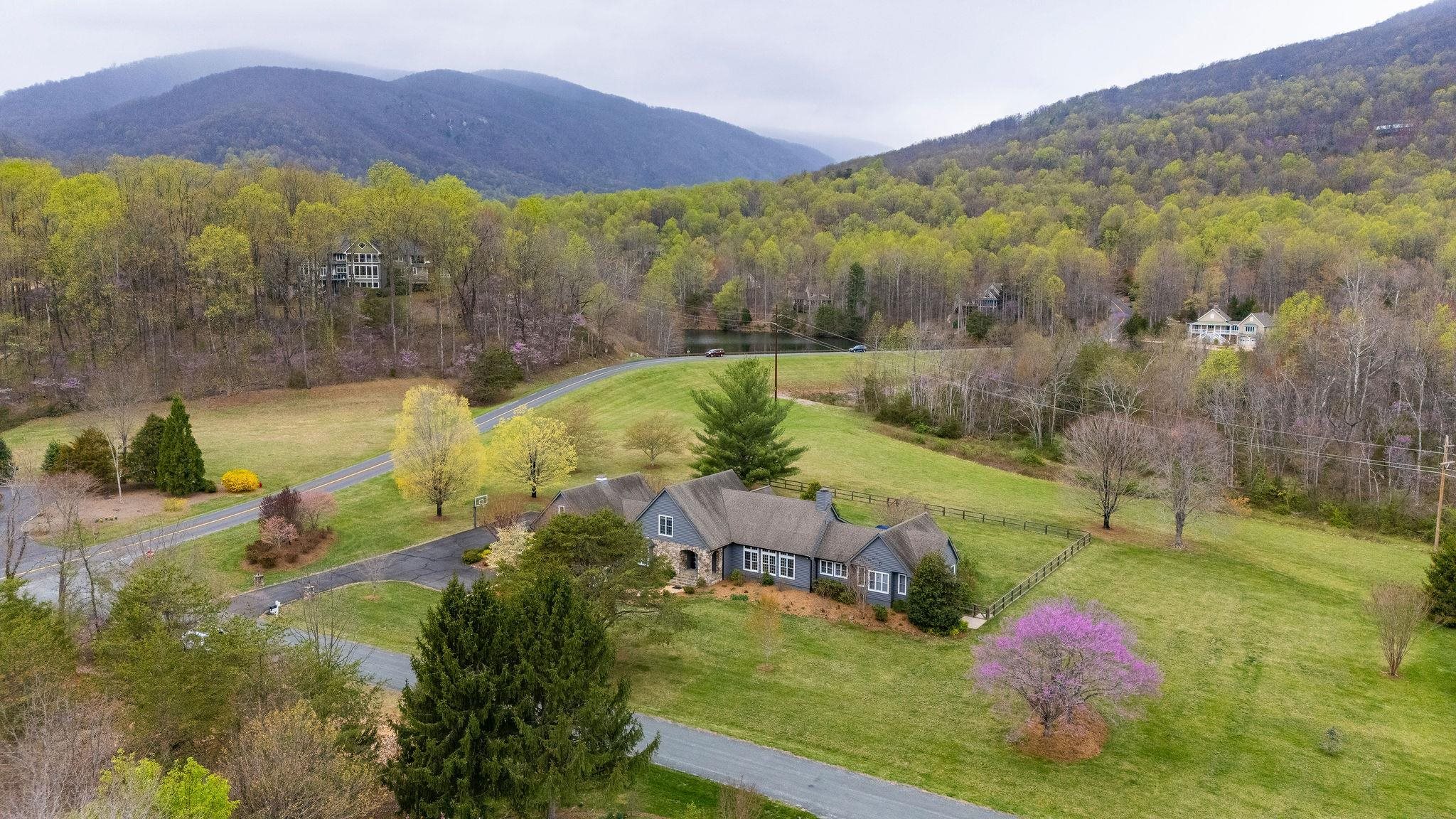 27 BLACK WALNUT LN, NELLYSFORD, Virginia 22958, 5 Bedrooms Bedrooms, ,5 BathroomsBathrooms,Residential,27 BLACK WALNUT LN,663193 MLS # 663193