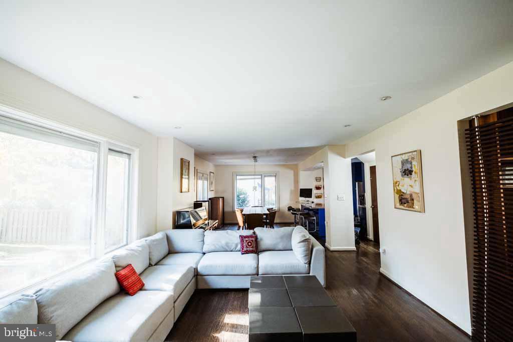 5232 MACOMB ST NW, WASHINGTON, District Of Columbia 20016, 5 Bedrooms Bedrooms, ,3 BathroomsBathrooms,Residential,For sale,5232 MACOMB ST NW,DCDC2240698 MLS # DCDC2240698