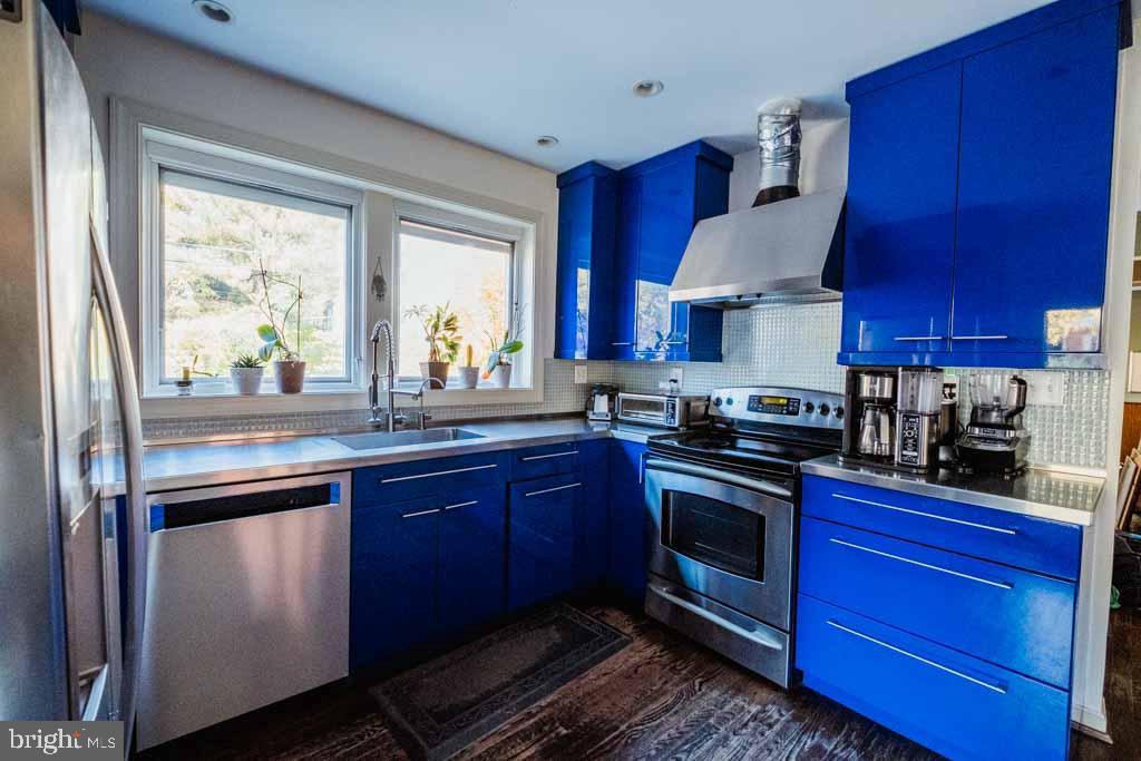 5232 MACOMB ST NW, WASHINGTON, District Of Columbia 20016, 5 Bedrooms Bedrooms, ,3 BathroomsBathrooms,Residential,For sale,5232 MACOMB ST NW,DCDC2240698 MLS # DCDC2240698