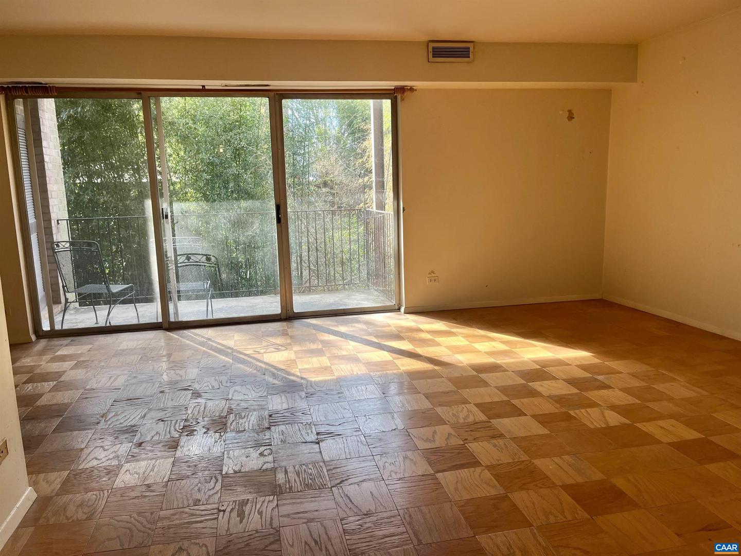 511 N FIRST ST #201, CHARLOTTESVILLE, Virginia 22902, 3 Bedrooms Bedrooms, ,2 BathroomsBathrooms,Residential,For sale,511 N FIRST ST #201,672340 MLS # 672340