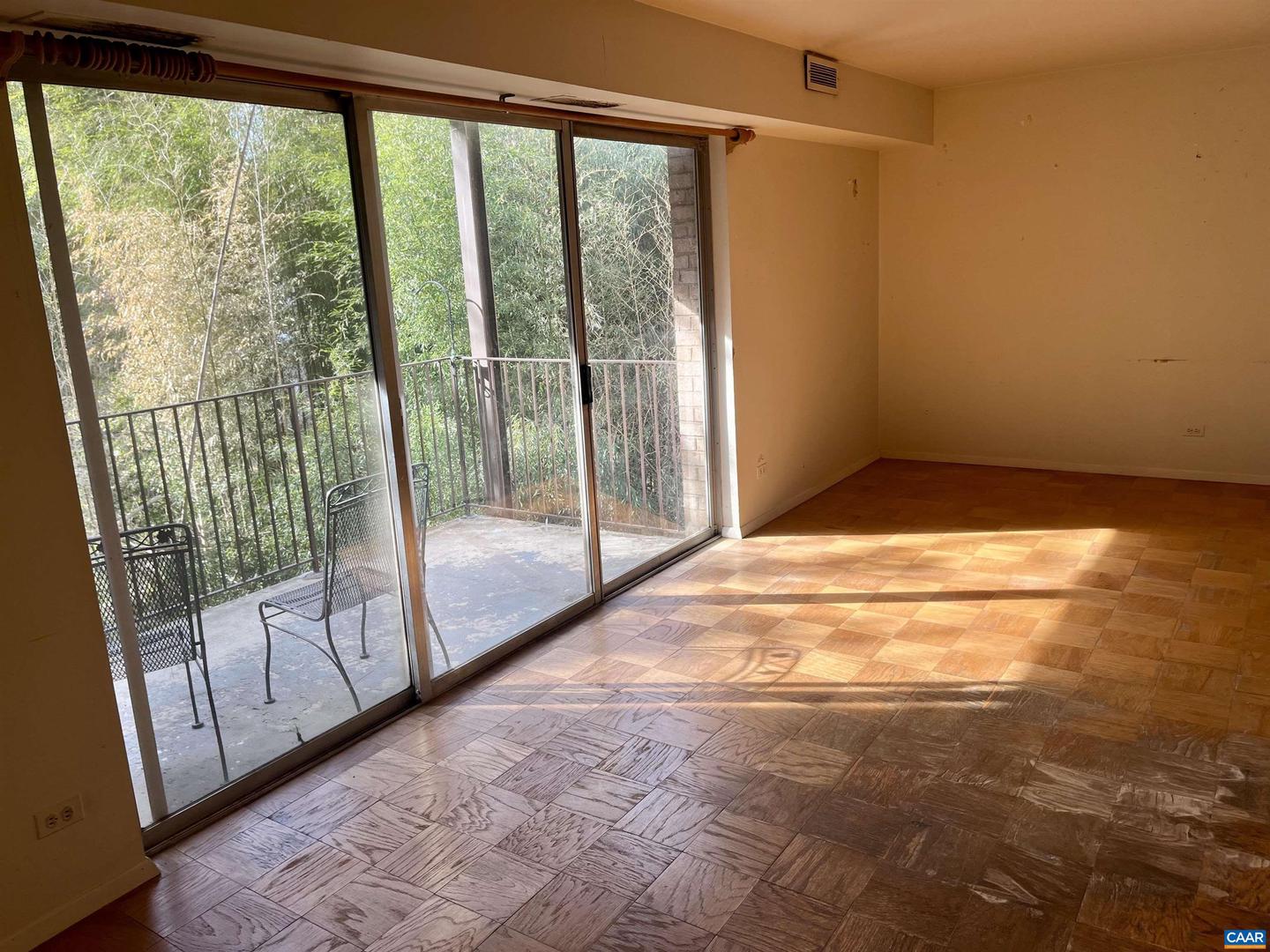 511 N FIRST ST #201, CHARLOTTESVILLE, Virginia 22902, 3 Bedrooms Bedrooms, ,2 BathroomsBathrooms,Residential,For sale,511 N FIRST ST #201,672340 MLS # 672340