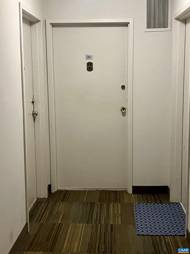 511 N FIRST ST #201, CHARLOTTESVILLE, Virginia 22902, 3 Bedrooms Bedrooms, ,2 BathroomsBathrooms,Residential,For sale,511 N FIRST ST #201,672340 MLS # 672340