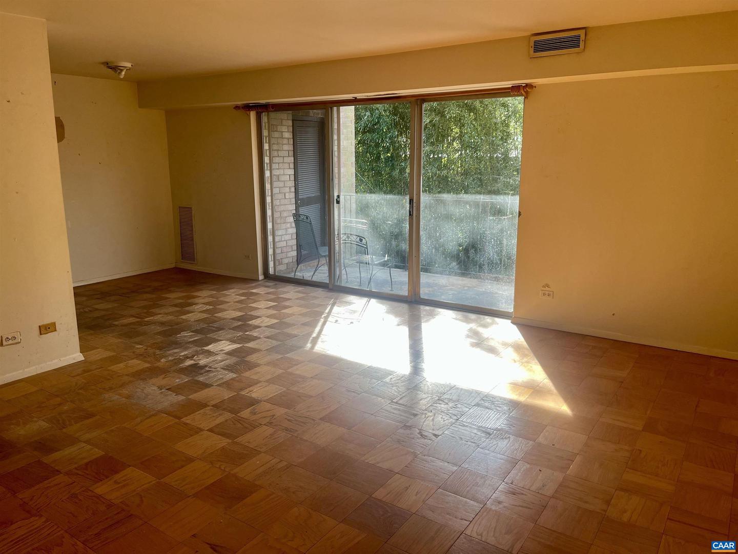 511 N FIRST ST #201, CHARLOTTESVILLE, Virginia 22902, 3 Bedrooms Bedrooms, ,2 BathroomsBathrooms,Residential,For sale,511 N FIRST ST #201,672340 MLS # 672340