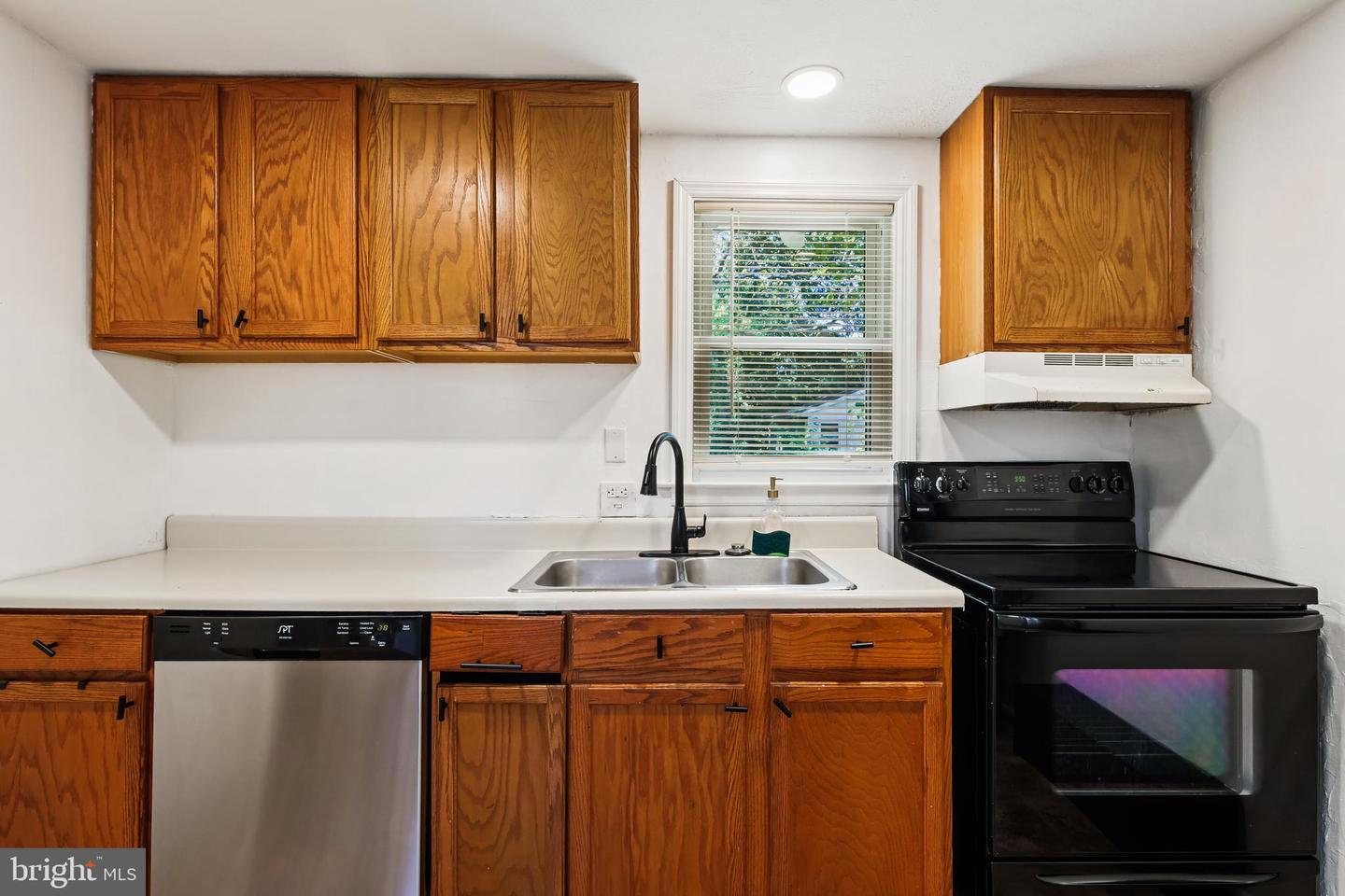 14308 BELLEVILLE AVE, WOODBRIDGE, Virginia 22193, 3 Bedrooms Bedrooms, ,2 BathroomsBathrooms,Residential,For sale,14308 BELLEVILLE AVE,VAPW2104190 MLS # VAPW2104190