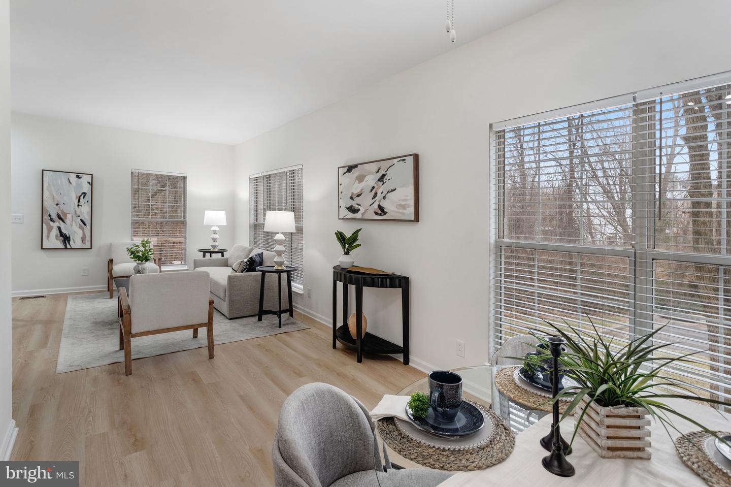 15673 VIEWPOINT CIR, DUMFRIES, Virginia 22025, 3 Bedrooms Bedrooms, 12 Rooms Rooms,2 BathroomsBathrooms,Residential,For sale,15673 VIEWPOINT CIR,VAPW2104648 MLS # VAPW2104648