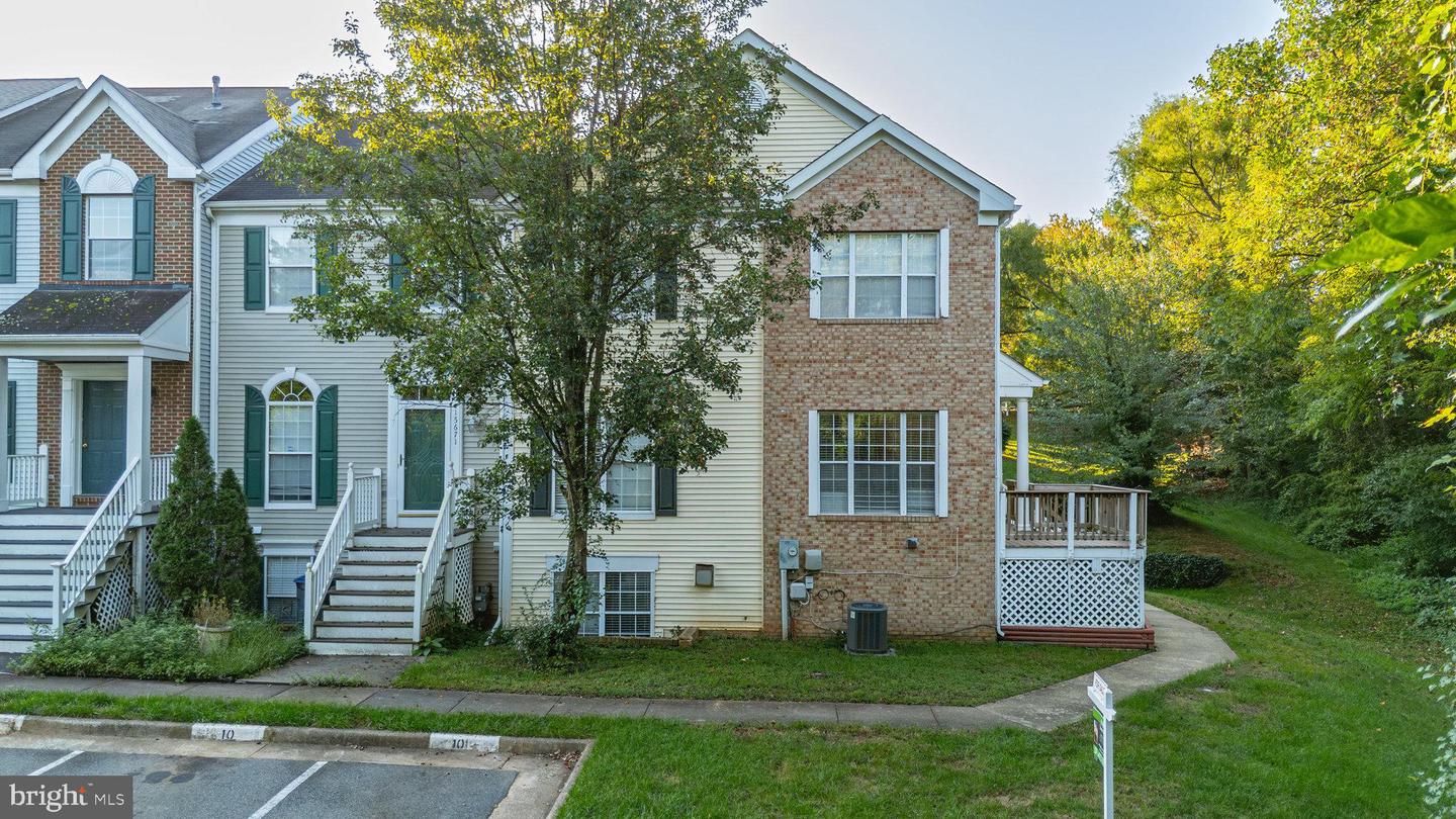 15673 VIEWPOINT CIR, DUMFRIES, Virginia 22025, 3 Bedrooms Bedrooms, 12 Rooms Rooms,2 BathroomsBathrooms,Residential,For sale,15673 VIEWPOINT CIR,VAPW2104648 MLS # VAPW2104648