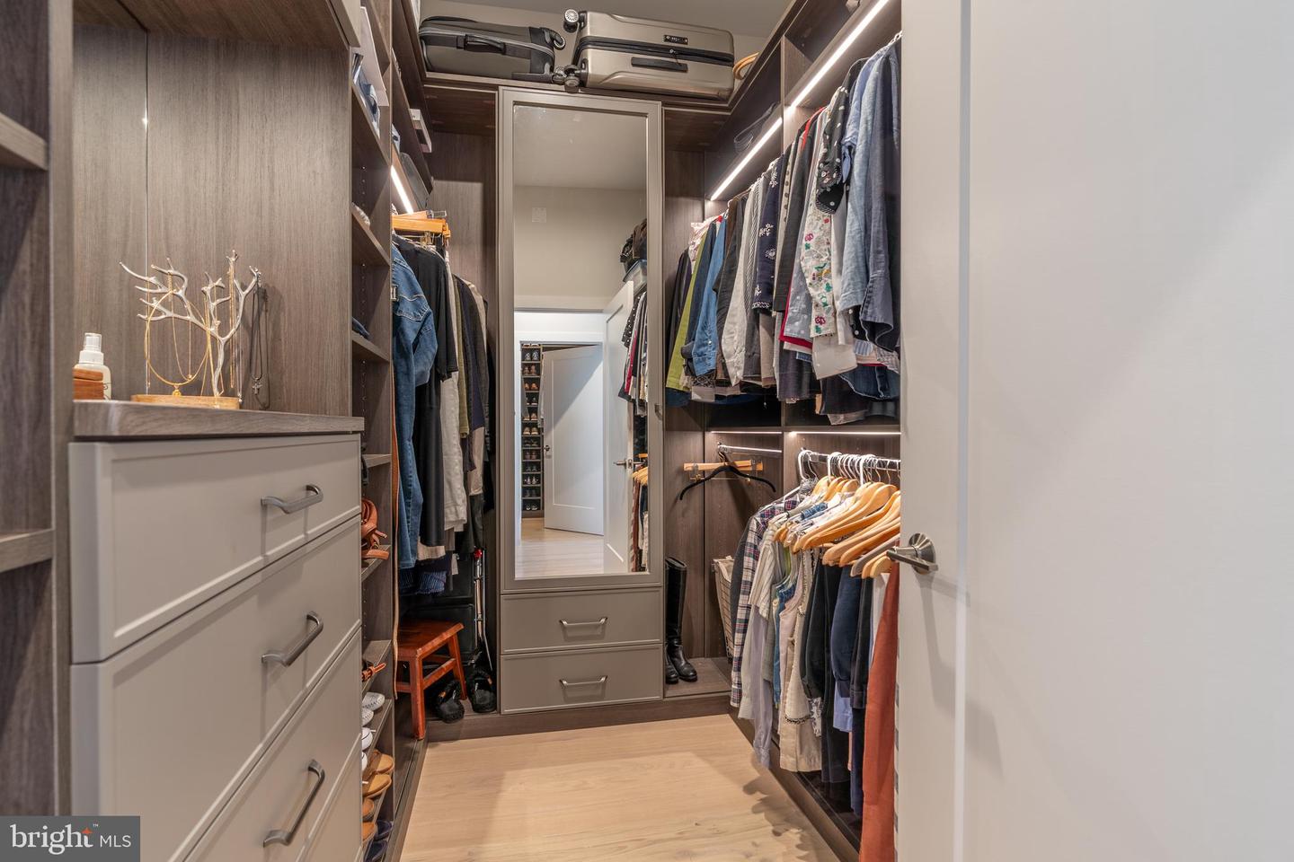 737 SWANN AVE #502, ALEXANDRIA, Virginia 22301, 2 Bedrooms Bedrooms, ,2 BathroomsBathrooms,Residential,For sale,737 SWANN AVE #502,VAAX2052962 MLS # VAAX2052962