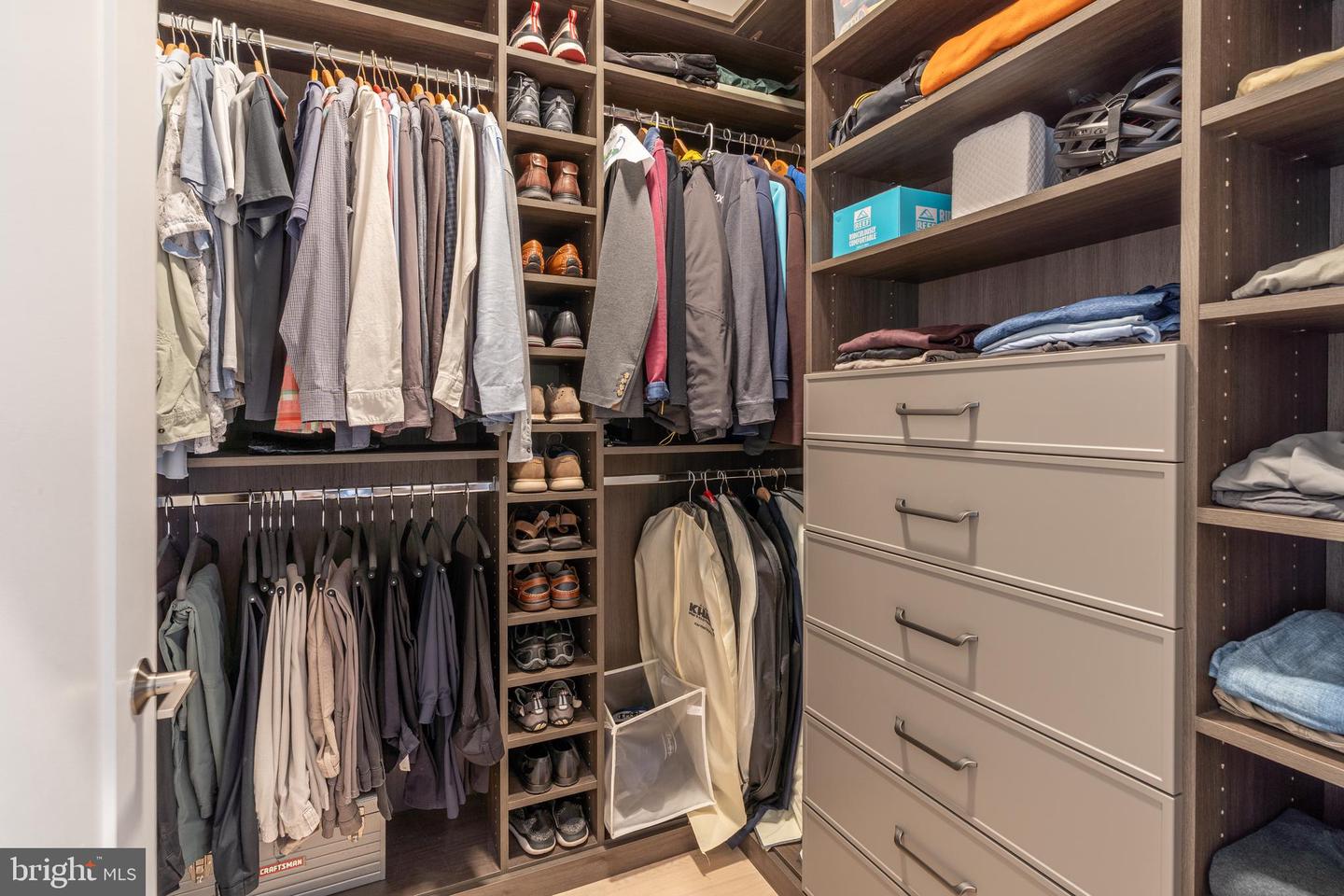 737 SWANN AVE #502, ALEXANDRIA, Virginia 22301, 2 Bedrooms Bedrooms, ,2 BathroomsBathrooms,Residential,For sale,737 SWANN AVE #502,VAAX2052962 MLS # VAAX2052962