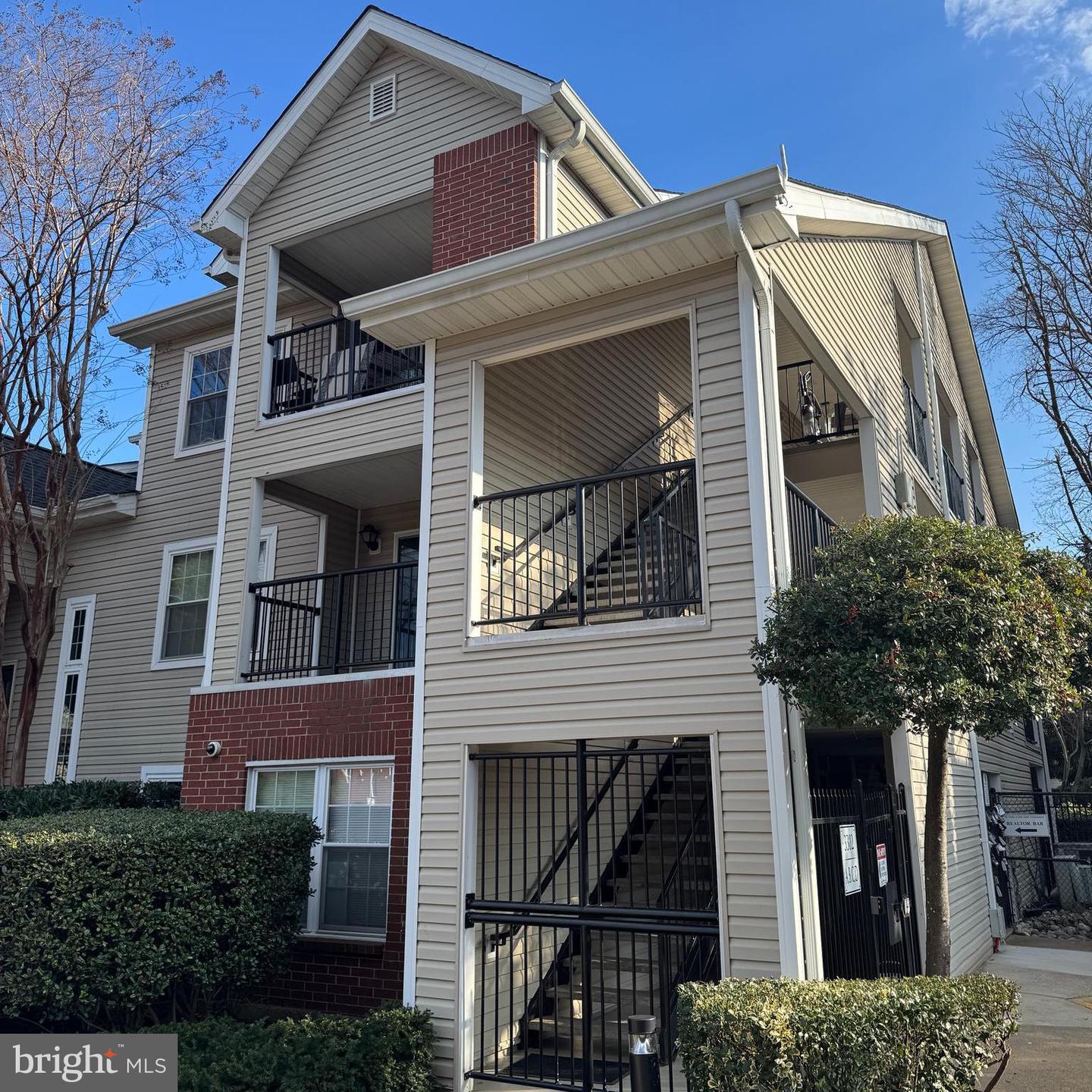 3302 WYNDHAM CIR #B, ALEXANDRIA, Virginia 22302, 1 Bedroom Bedrooms, ,1 BathroomBathrooms,Residential,For sale,3302 WYNDHAM CIR #B,VAAX2052972 MLS # VAAX2052972