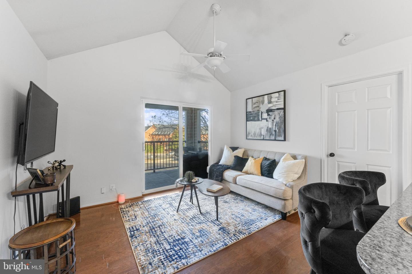 3302 WYNDHAM CIR #B, ALEXANDRIA, Virginia 22302, 1 Bedroom Bedrooms, ,1 BathroomBathrooms,Residential,For sale,3302 WYNDHAM CIR #B,VAAX2052972 MLS # VAAX2052972