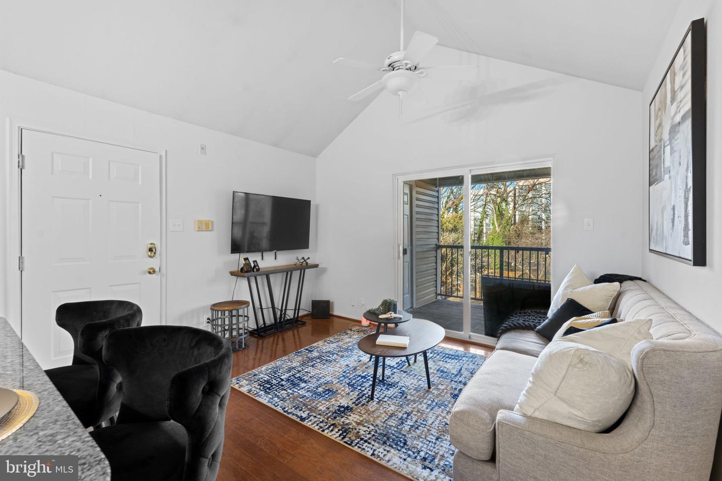 3302 WYNDHAM CIR #B, ALEXANDRIA, Virginia 22302, 1 Bedroom Bedrooms, ,1 BathroomBathrooms,Residential,For sale,3302 WYNDHAM CIR #B,VAAX2052972 MLS # VAAX2052972