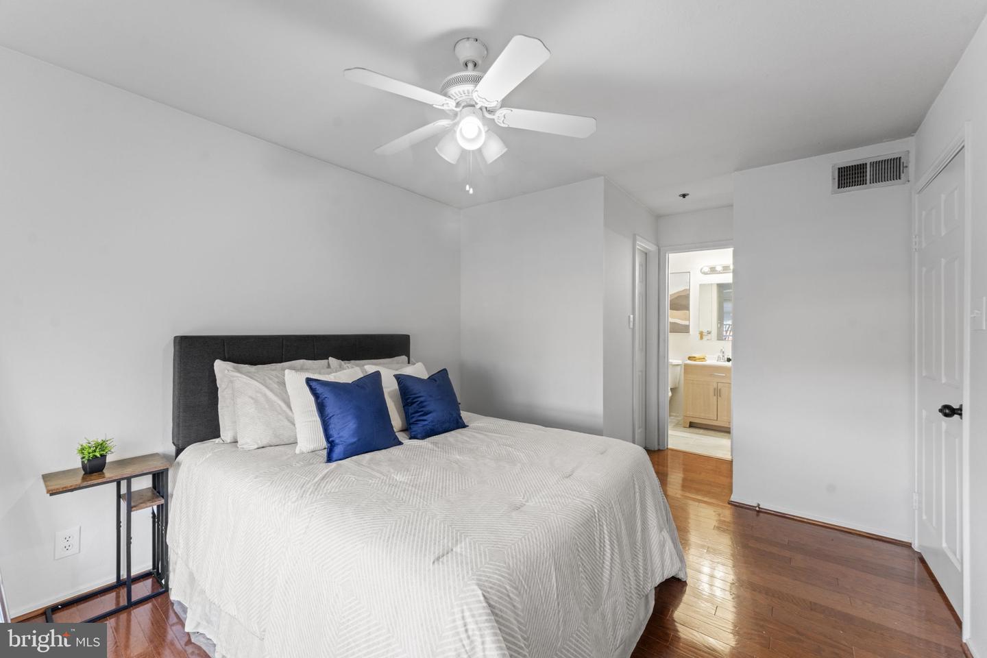 3302 WYNDHAM CIR #B, ALEXANDRIA, Virginia 22302, 1 Bedroom Bedrooms, ,1 BathroomBathrooms,Residential,For sale,3302 WYNDHAM CIR #B,VAAX2052972 MLS # VAAX2052972