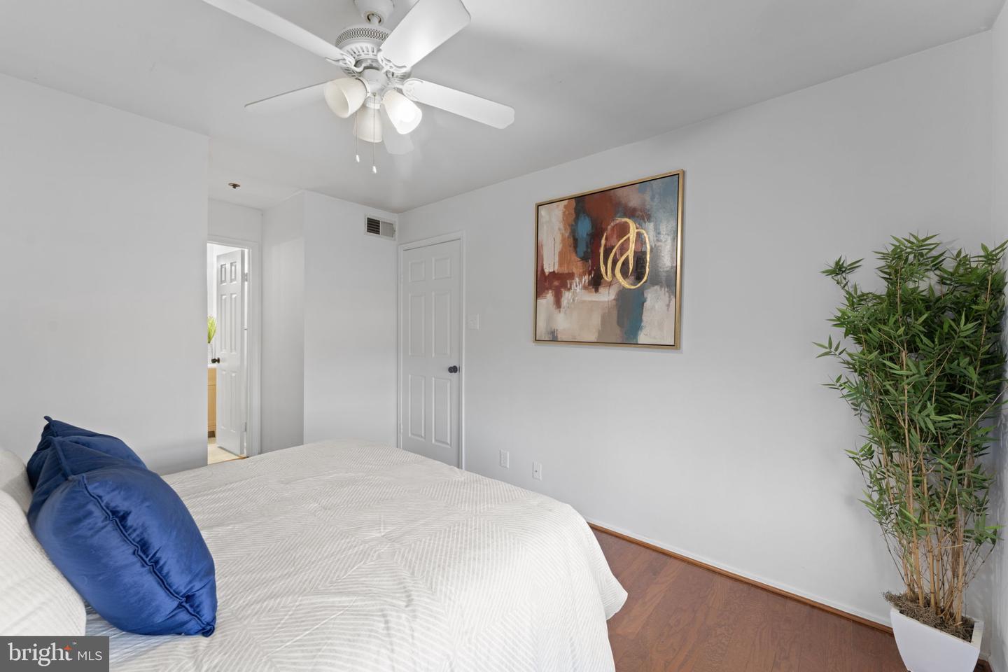 3302 WYNDHAM CIR #B, ALEXANDRIA, Virginia 22302, 1 Bedroom Bedrooms, ,1 BathroomBathrooms,Residential,For sale,3302 WYNDHAM CIR #B,VAAX2052972 MLS # VAAX2052972