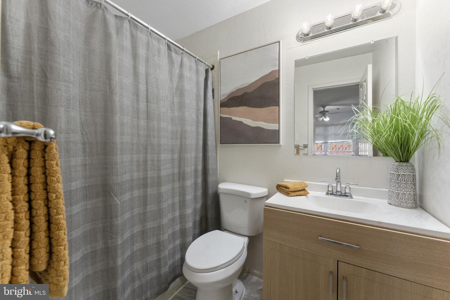 3302 WYNDHAM CIR #B, ALEXANDRIA, Virginia 22302, 1 Bedroom Bedrooms, ,1 BathroomBathrooms,Residential,For sale,3302 WYNDHAM CIR #B,VAAX2052972 MLS # VAAX2052972