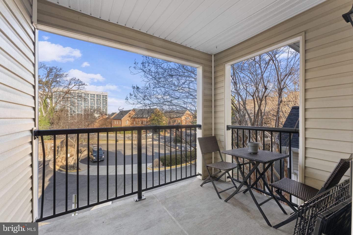 3302 WYNDHAM CIR #B, ALEXANDRIA, Virginia 22302, 1 Bedroom Bedrooms, ,1 BathroomBathrooms,Residential,For sale,3302 WYNDHAM CIR #B,VAAX2052972 MLS # VAAX2052972