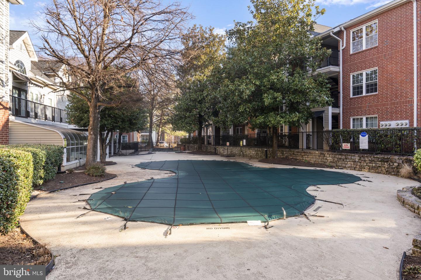 3302 WYNDHAM CIR #B, ALEXANDRIA, Virginia 22302, 1 Bedroom Bedrooms, ,1 BathroomBathrooms,Residential,For sale,3302 WYNDHAM CIR #B,VAAX2052972 MLS # VAAX2052972