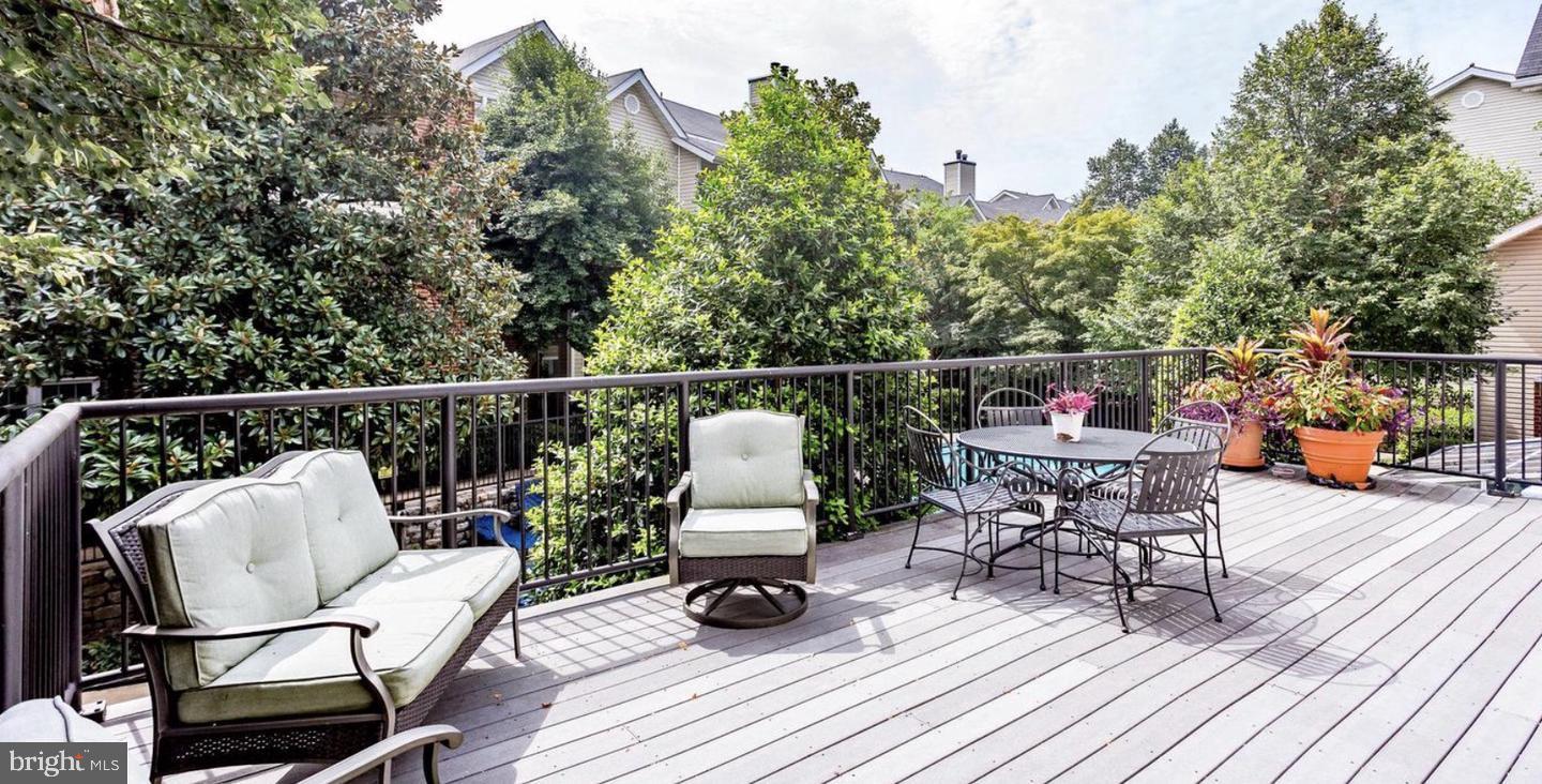 3302 WYNDHAM CIR #B, ALEXANDRIA, Virginia 22302, 1 Bedroom Bedrooms, ,1 BathroomBathrooms,Residential,For sale,3302 WYNDHAM CIR #B,VAAX2052972 MLS # VAAX2052972