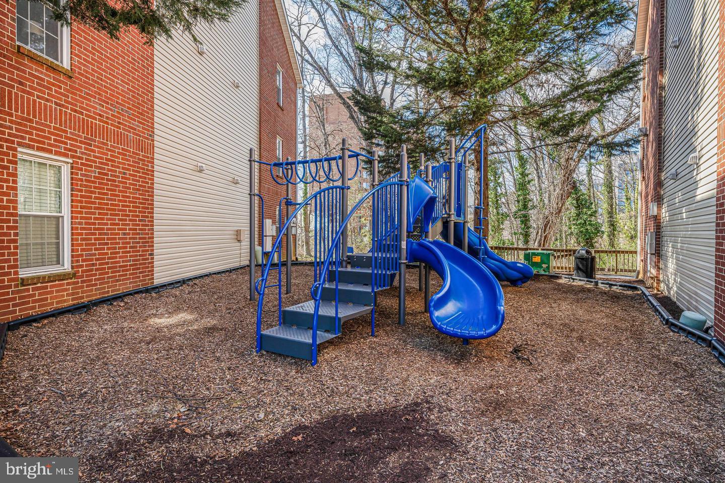 3302 WYNDHAM CIR #B, ALEXANDRIA, Virginia 22302, 1 Bedroom Bedrooms, ,1 BathroomBathrooms,Residential,For sale,3302 WYNDHAM CIR #B,VAAX2052972 MLS # VAAX2052972