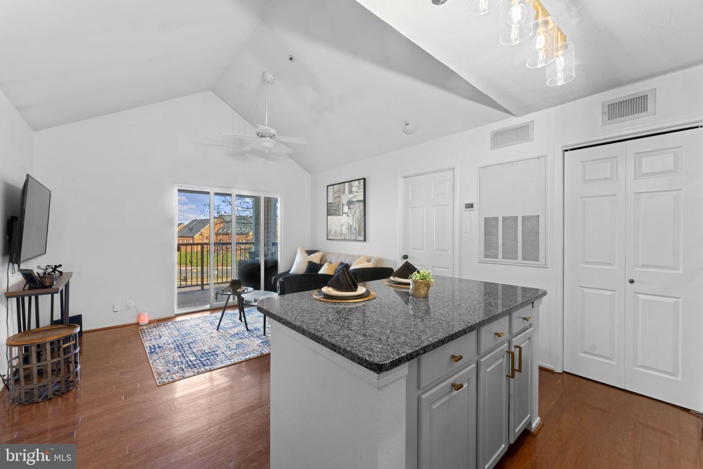 3302 WYNDHAM CIR #B, ALEXANDRIA, Virginia 22302, 1 Bedroom Bedrooms, ,1 BathroomBathrooms,Residential,For sale,3302 WYNDHAM CIR #B,VAAX2052972 MLS # VAAX2052972