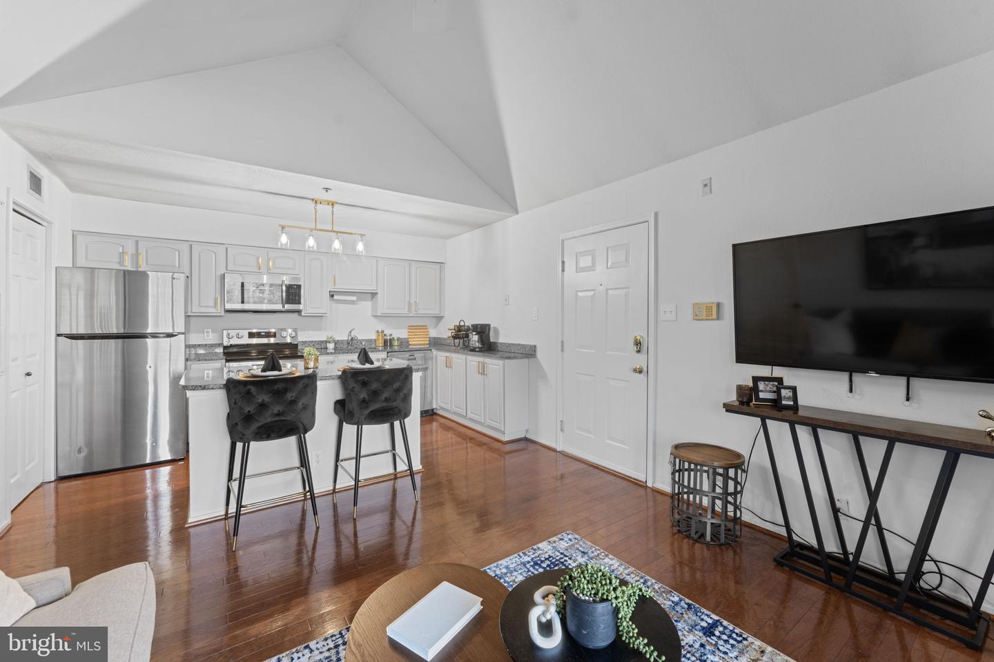 3302 WYNDHAM CIR #B, ALEXANDRIA, Virginia 22302, 1 Bedroom Bedrooms, ,1 BathroomBathrooms,Residential,For sale,3302 WYNDHAM CIR #B,VAAX2052972 MLS # VAAX2052972