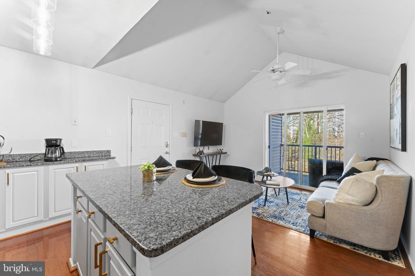 3302 WYNDHAM CIR #B, ALEXANDRIA, Virginia 22302, 1 Bedroom Bedrooms, ,1 BathroomBathrooms,Residential,For sale,3302 WYNDHAM CIR #B,VAAX2052972 MLS # VAAX2052972
