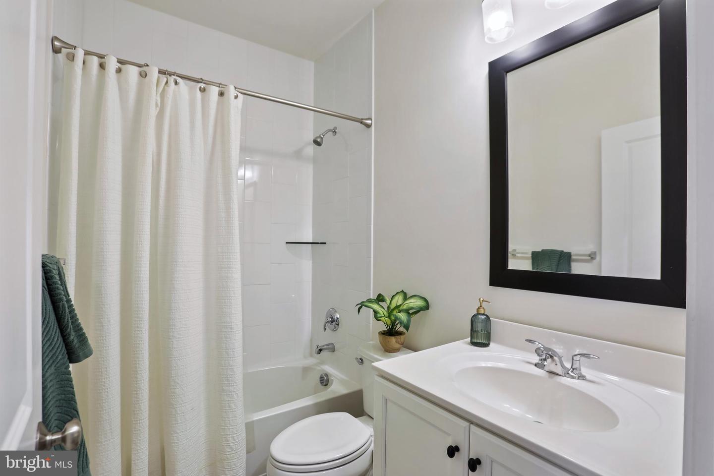 20305 SAVIN HILL DR, ASHBURN, Virginia 20147, 4 Bedrooms Bedrooms, ,3 BathroomsBathrooms,Residential,For sale,20305 SAVIN HILL DR,VALO2113614 MLS # VALO2113614