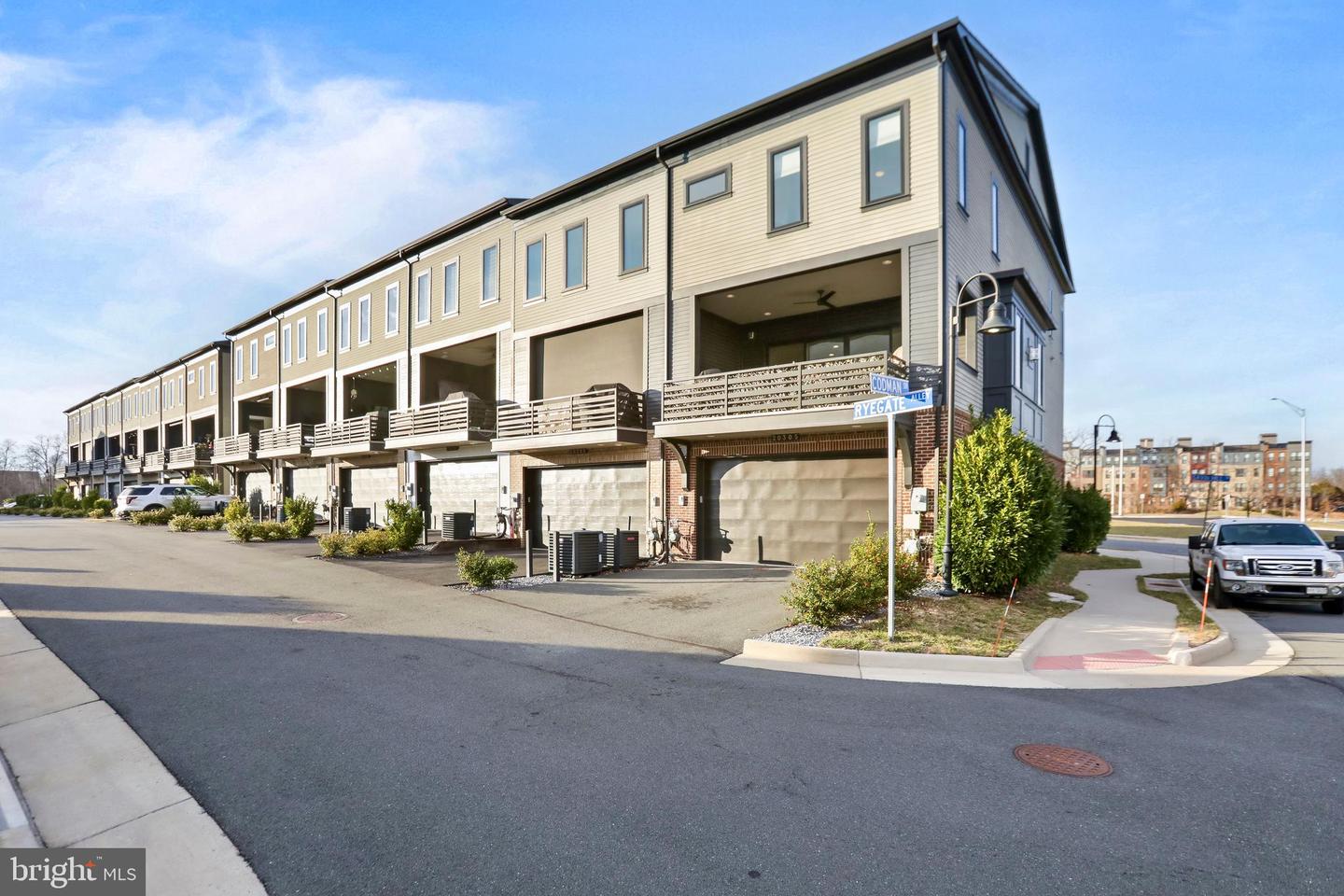 20305 SAVIN HILL DR, ASHBURN, Virginia 20147, 4 Bedrooms Bedrooms, ,3 BathroomsBathrooms,Residential,For sale,20305 SAVIN HILL DR,VALO2113614 MLS # VALO2113614