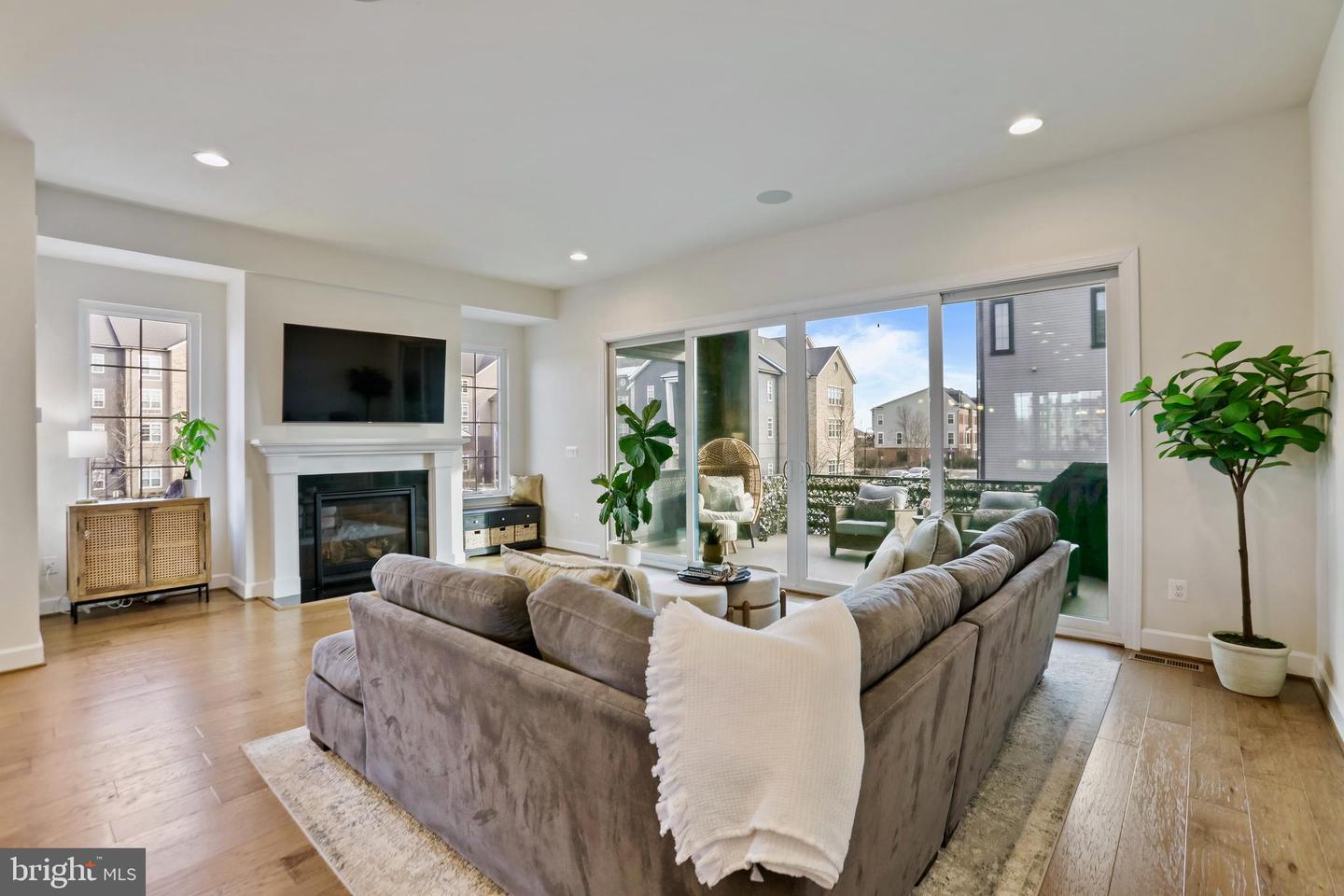 20305 SAVIN HILL DR, ASHBURN, Virginia 20147, 4 Bedrooms Bedrooms, ,3 BathroomsBathrooms,Residential,For sale,20305 SAVIN HILL DR,VALO2113614 MLS # VALO2113614