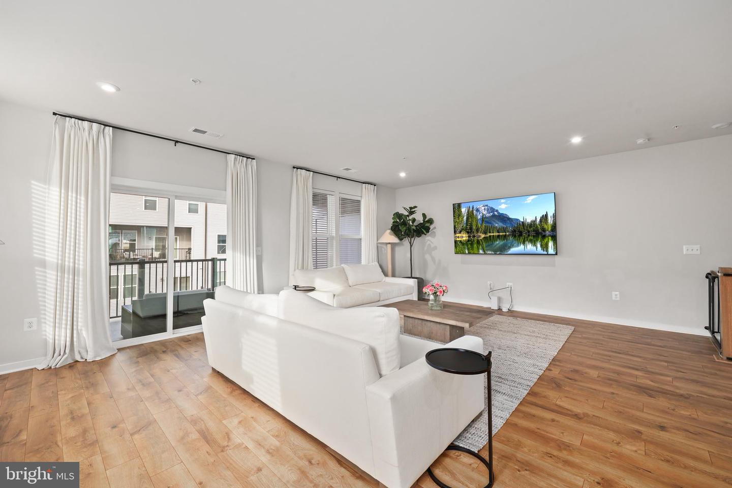 44483 WOLFHOUND SQ, ASHBURN, Virginia 20147, 3 Bedrooms Bedrooms, ,2 BathroomsBathrooms,Residential,For sale,44483 WOLFHOUND SQ,VALO2113688 MLS # VALO2113688