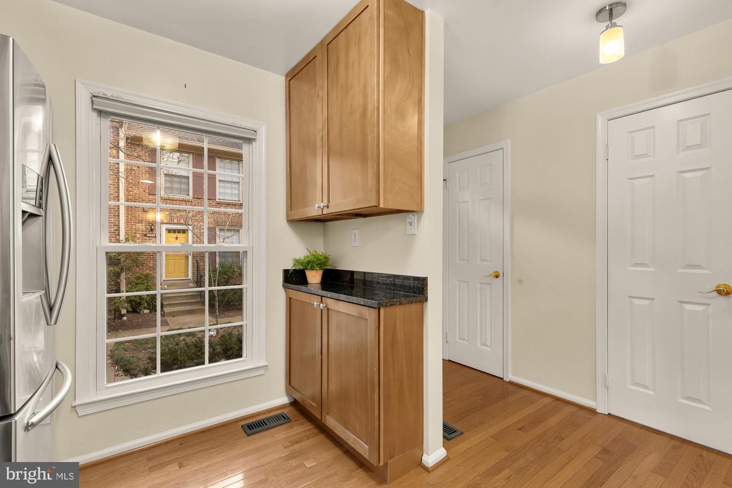 2446 S WALTER REED DR #B, ARLINGTON, Virginia 22206, 2 Bedrooms Bedrooms, 5 Rooms Rooms,2 BathroomsBathrooms,Residential,For sale,2446 S WALTER REED DR #B,VAAR2067590 MLS # VAAR2067590