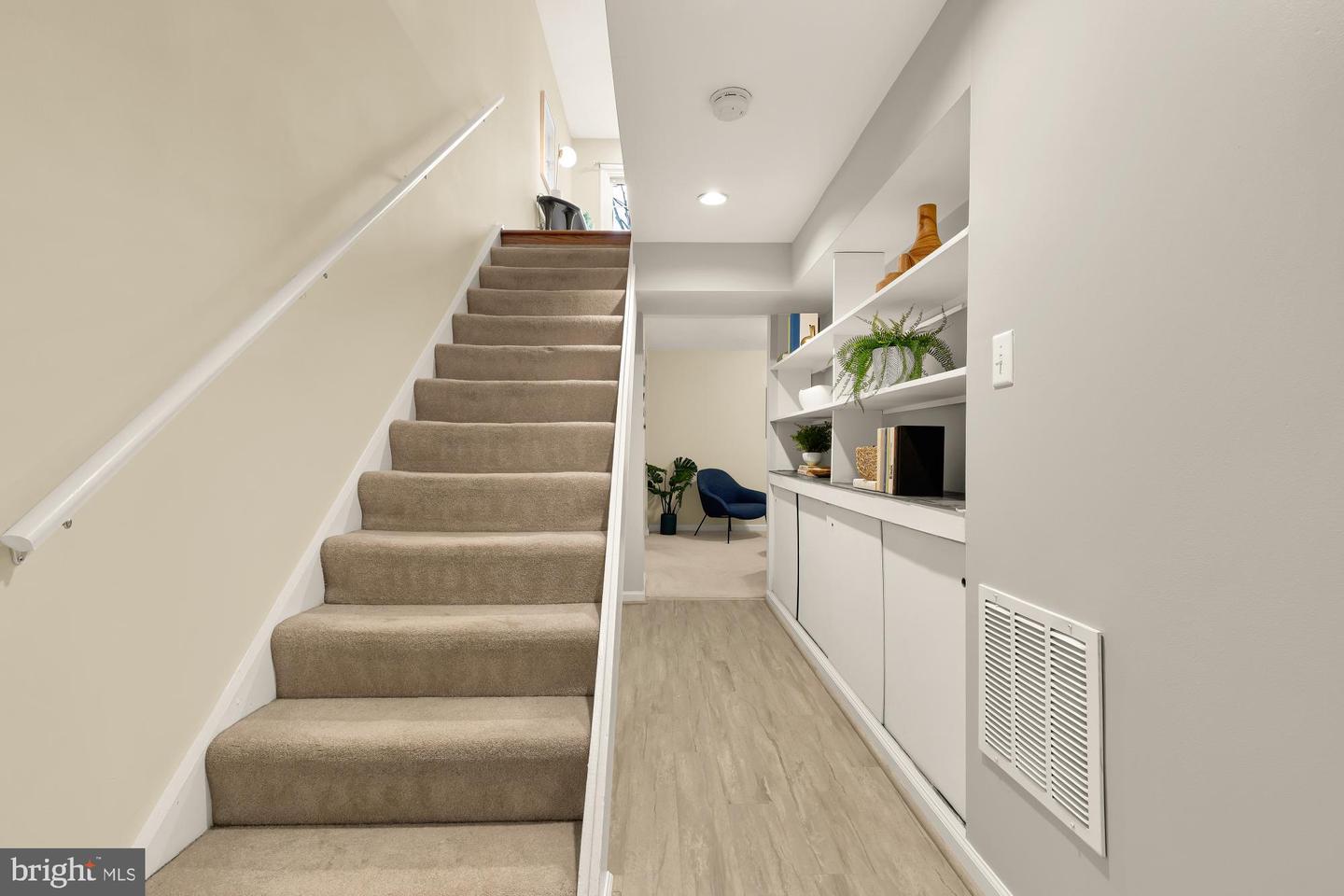 2446 S WALTER REED DR #B, ARLINGTON, Virginia 22206, 2 Bedrooms Bedrooms, 5 Rooms Rooms,2 BathroomsBathrooms,Residential,For sale,2446 S WALTER REED DR #B,VAAR2067590 MLS # VAAR2067590