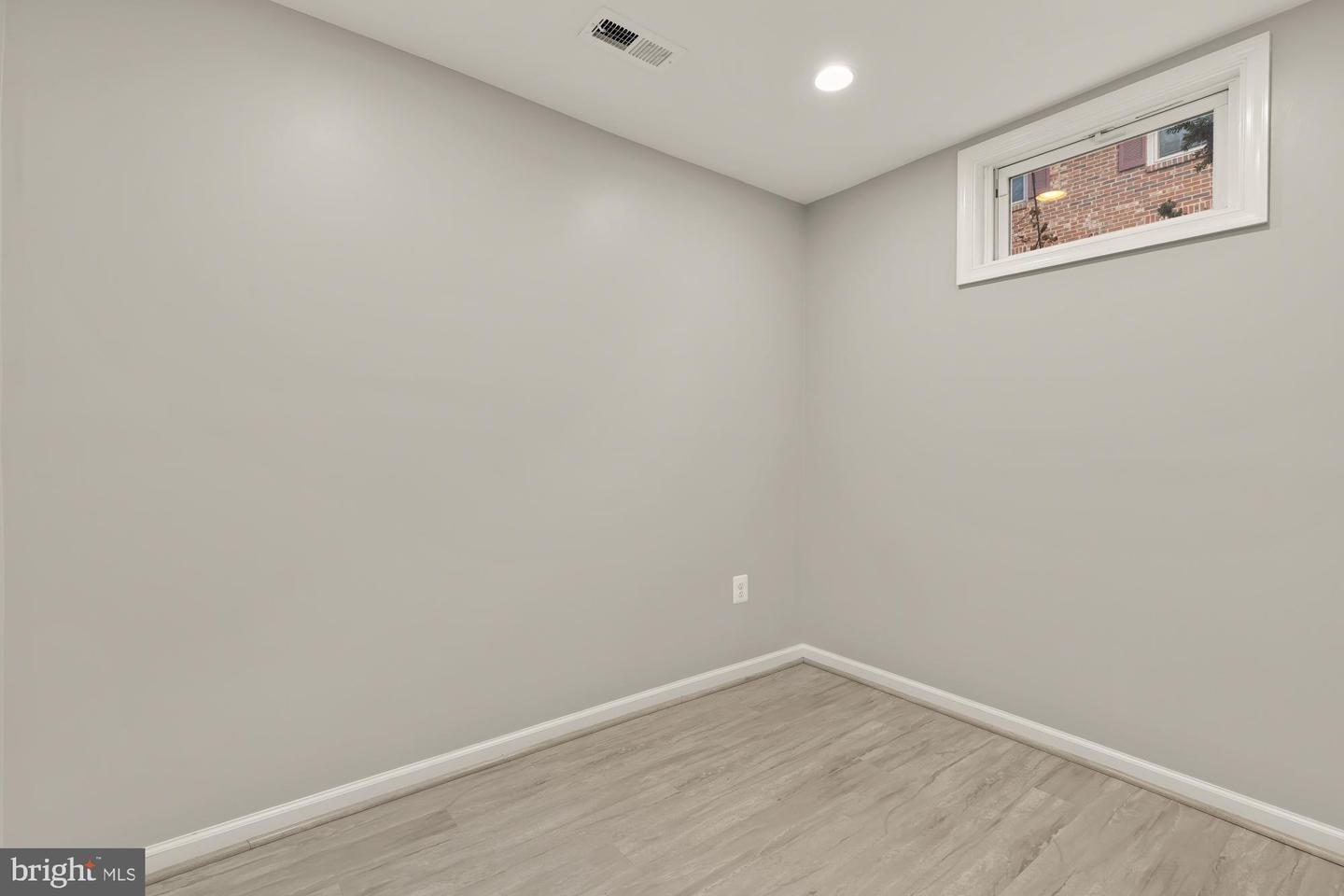 2446 S WALTER REED DR #B, ARLINGTON, Virginia 22206, 2 Bedrooms Bedrooms, 5 Rooms Rooms,2 BathroomsBathrooms,Residential,For sale,2446 S WALTER REED DR #B,VAAR2067590 MLS # VAAR2067590