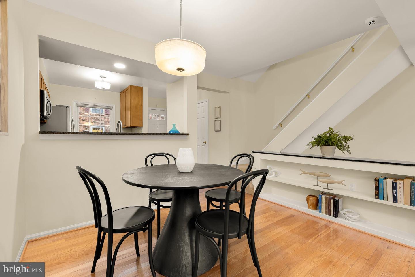 2446 S WALTER REED DR #B, ARLINGTON, Virginia 22206, 2 Bedrooms Bedrooms, 5 Rooms Rooms,2 BathroomsBathrooms,Residential,For sale,2446 S WALTER REED DR #B,VAAR2067590 MLS # VAAR2067590