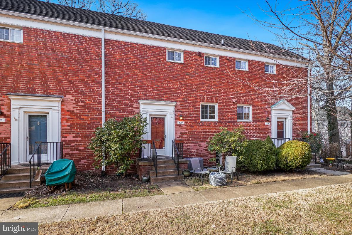 3219 VALLEY DR, ALEXANDRIA, Virginia 22302, 2 Bedrooms Bedrooms, ,1 BathroomBathrooms,Residential,For sale,3219 VALLEY DR,VAAX2053020 MLS # VAAX2053020 3219 VALLEY DR, ALEXANDRIA, Virginia 22302, 2 Bedrooms Bedrooms, ,1 BathroomBathrooms,Residential,For sale,3219 VALLEY DR,VAAX2053020 MLS # VAAX2053020