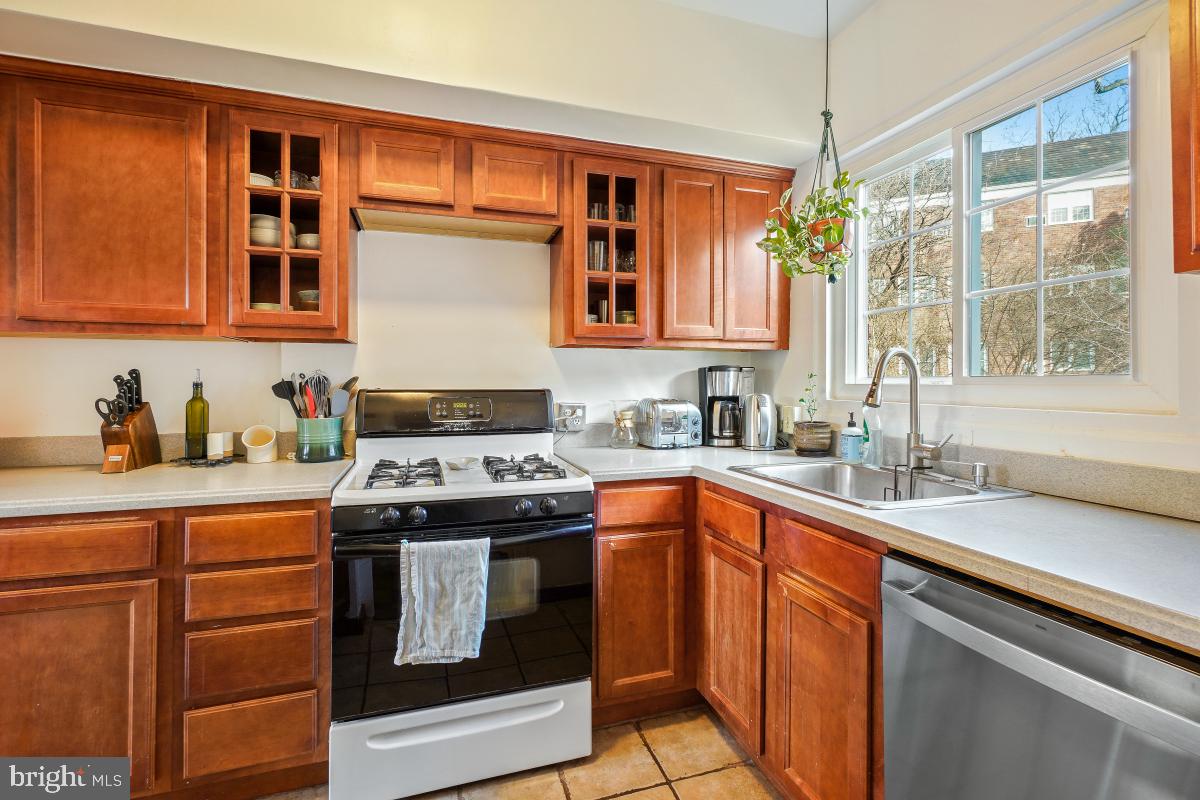 3219 VALLEY DR, ALEXANDRIA, Virginia 22302, 2 Bedrooms Bedrooms, ,1 BathroomBathrooms,Residential,For sale,3219 VALLEY DR,VAAX2053020 MLS # VAAX2053020 3219 VALLEY DR, ALEXANDRIA, Virginia 22302, 2 Bedrooms Bedrooms, ,1 BathroomBathrooms,Residential,For sale,3219 VALLEY DR,VAAX2053020 MLS # VAAX2053020