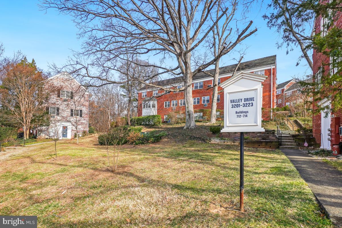 3219 VALLEY DR, ALEXANDRIA, Virginia 22302, 2 Bedrooms Bedrooms, ,1 BathroomBathrooms,Residential,For sale,3219 VALLEY DR,VAAX2053020 MLS # VAAX2053020 3219 VALLEY DR, ALEXANDRIA, Virginia 22302, 2 Bedrooms Bedrooms, ,1 BathroomBathrooms,Residential,For sale,3219 VALLEY DR,VAAX2053020 MLS # VAAX2053020