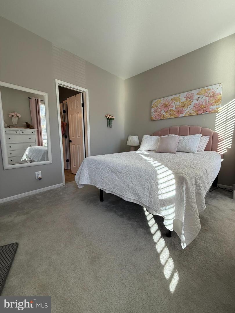 660 GATEWAY DR SE #111, LEESBURG, Virginia 20175, 3 Bedrooms Bedrooms, 5 Rooms Rooms,2 BathroomsBathrooms,Residential,For sale,660 GATEWAY DR SE #111,VALO2113718 MLS # VALO2113718