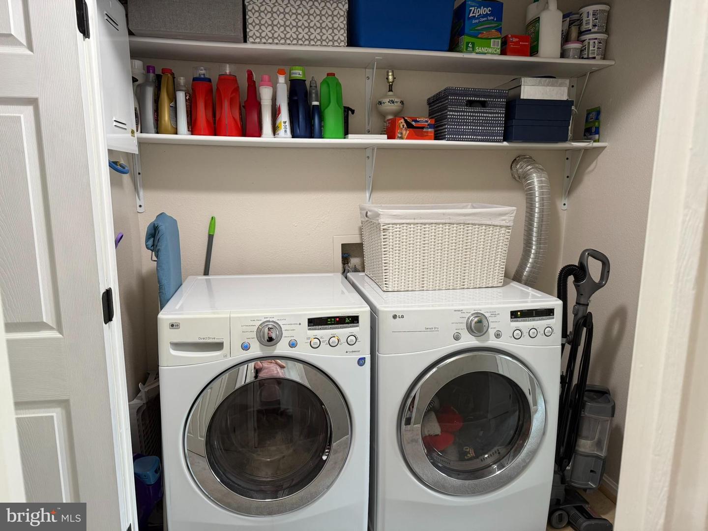 660 GATEWAY DR SE #111, LEESBURG, Virginia 20175, 3 Bedrooms Bedrooms, 5 Rooms Rooms,2 BathroomsBathrooms,Residential,For sale,660 GATEWAY DR SE #111,VALO2113718 MLS # VALO2113718