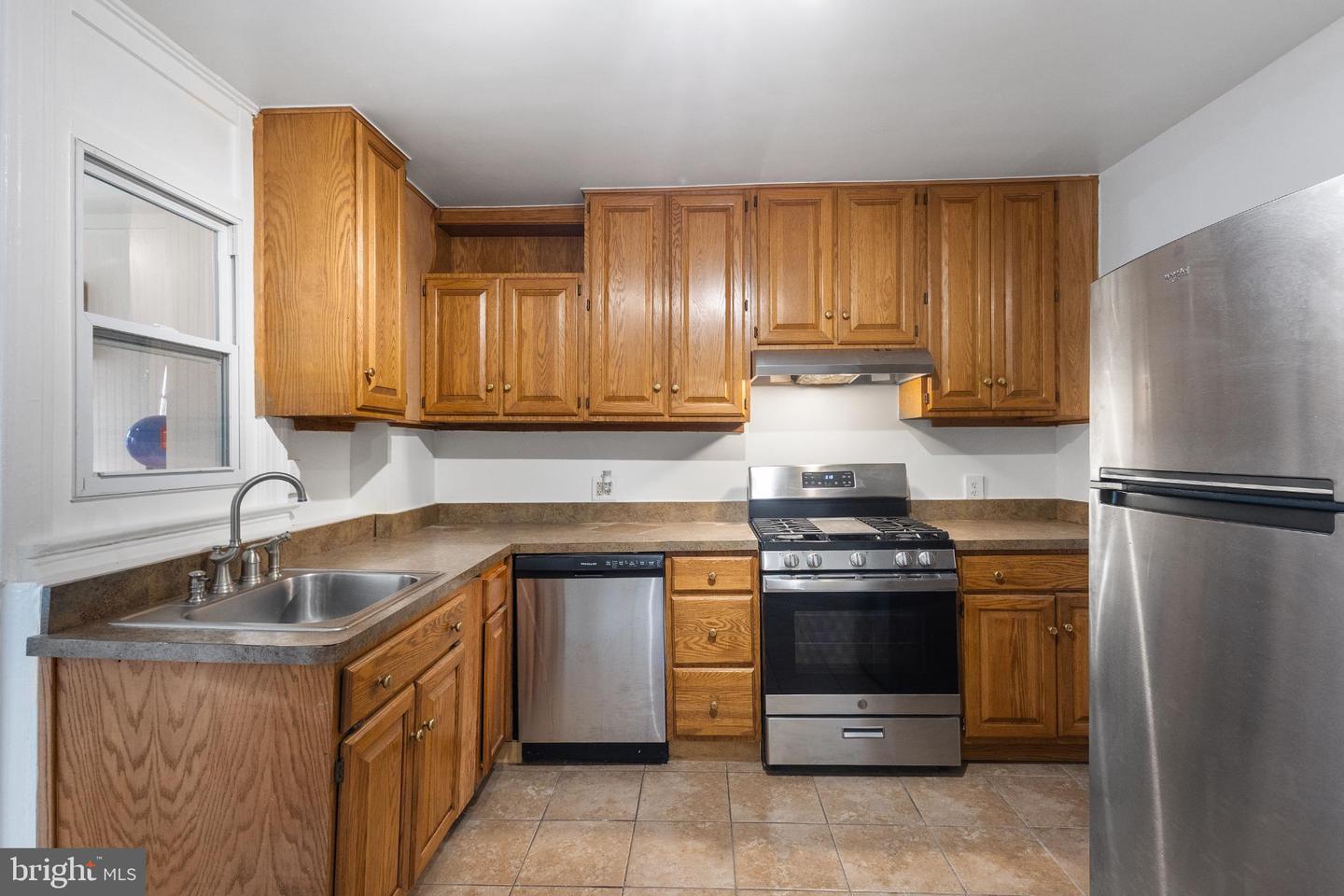1841 L ST NE, WASHINGTON, District Of Columbia 20002, 2 Bedrooms Bedrooms, 7 Rooms Rooms,1 BathroomBathrooms,Residential,For sale,1841 L ST NE,DCDC2240732 MLS # DCDC2240732