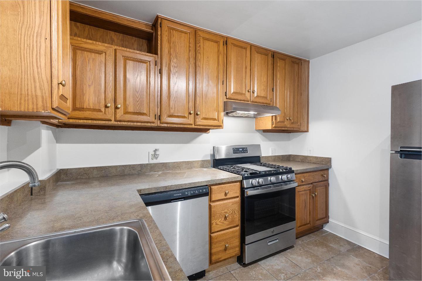 1841 L ST NE, WASHINGTON, District Of Columbia 20002, 2 Bedrooms Bedrooms, 7 Rooms Rooms,1 BathroomBathrooms,Residential,For sale,1841 L ST NE,DCDC2240732 MLS # DCDC2240732