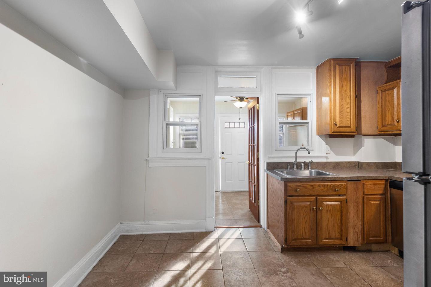 1841 L ST NE, WASHINGTON, District Of Columbia 20002, 2 Bedrooms Bedrooms, 7 Rooms Rooms,1 BathroomBathrooms,Residential,For sale,1841 L ST NE,DCDC2240732 MLS # DCDC2240732