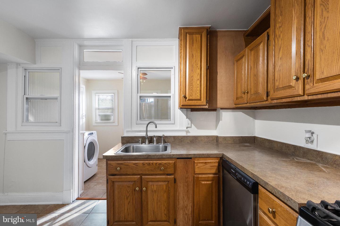 1841 L ST NE, WASHINGTON, District Of Columbia 20002, 2 Bedrooms Bedrooms, 7 Rooms Rooms,1 BathroomBathrooms,Residential,For sale,1841 L ST NE,DCDC2240732 MLS # DCDC2240732