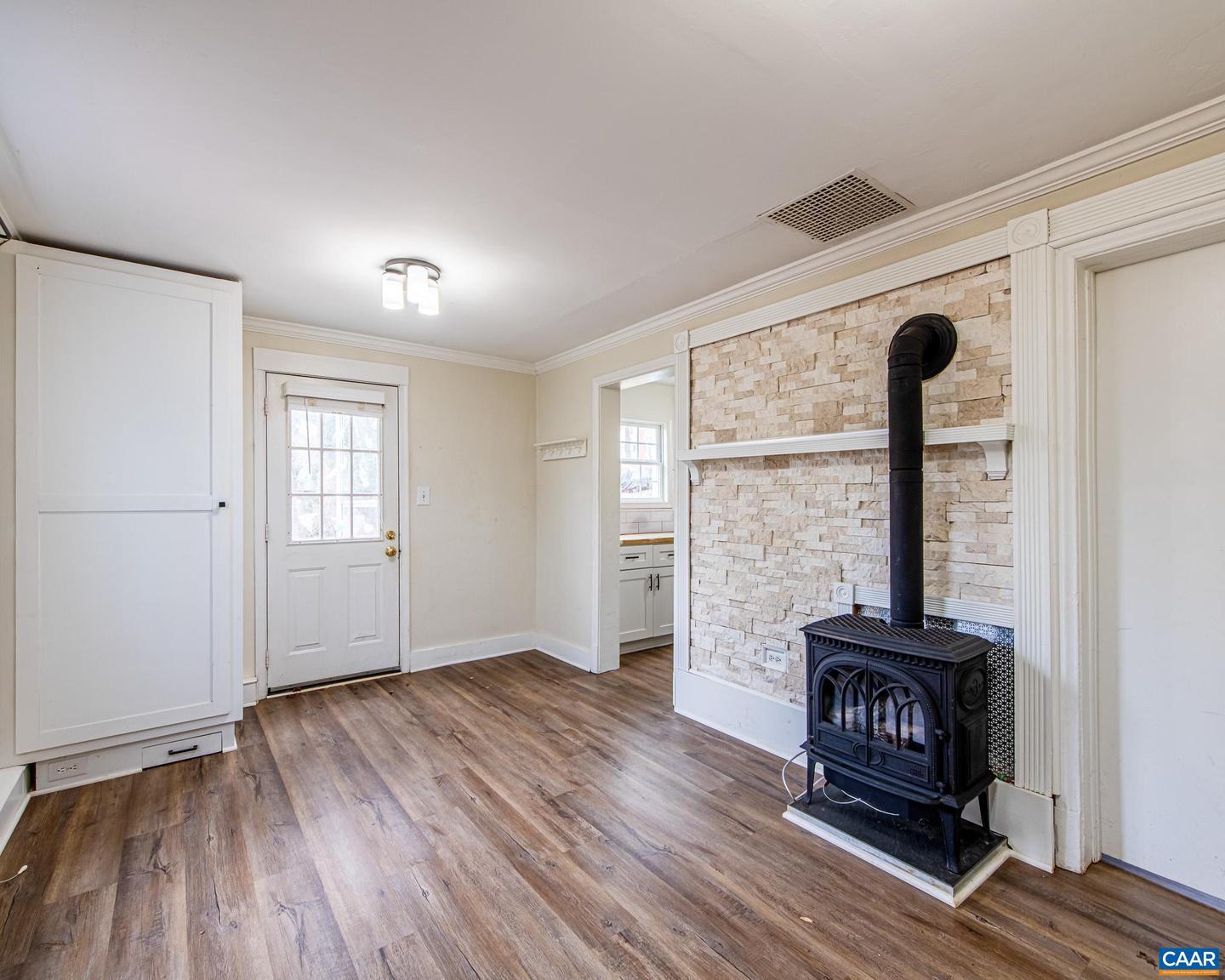 501 VALLEY ROAD EXT, CHARLOTTESVILLE, Virginia 22903, 3 Bedrooms Bedrooms, ,1 BathroomBathrooms,Residential,For sale,501 VALLEY ROAD EXT,672368 MLS # 672368 501 VALLEY ROAD EXT, CHARLOTTESVILLE, Virginia 22903, 3 Bedrooms Bedrooms, ,1 BathroomBathrooms,Residential,For sale,501 VALLEY ROAD EXT,672368 MLS # 672368