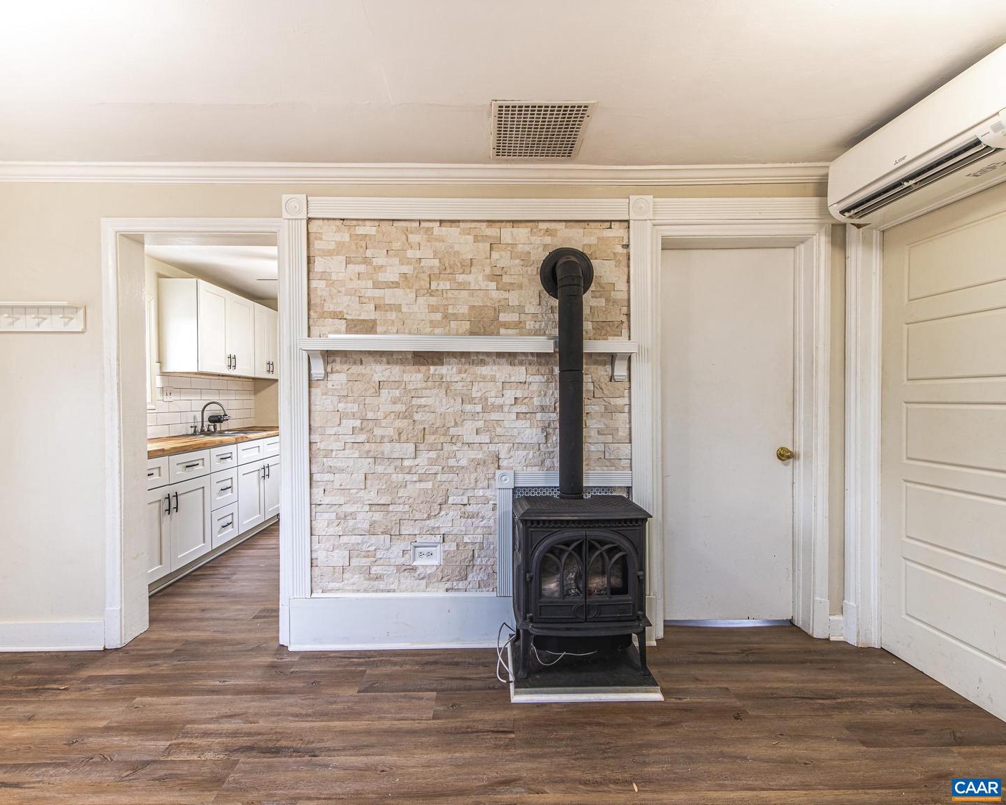 501 VALLEY ROAD EXT, CHARLOTTESVILLE, Virginia 22903, 3 Bedrooms Bedrooms, ,1 BathroomBathrooms,Residential,For sale,501 VALLEY ROAD EXT,672368 MLS # 672368 501 VALLEY ROAD EXT, CHARLOTTESVILLE, Virginia 22903, 3 Bedrooms Bedrooms, ,1 BathroomBathrooms,Residential,For sale,501 VALLEY ROAD EXT,672368 MLS # 672368