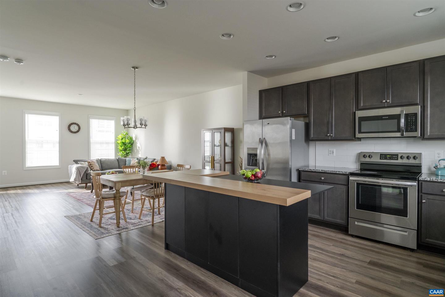 104 MAPLESHIRE CT, WAYNESBORO, Virginia 22980, 4 Bedrooms Bedrooms, ,3 BathroomsBathrooms,Residential,For sale,104 MAPLESHIRE CT,672369 MLS # 672369 104 MAPLESHIRE CT, WAYNESBORO, Virginia 22980, 4 Bedrooms Bedrooms, ,3 BathroomsBathrooms,Residential,For sale,104 MAPLESHIRE CT,672369 MLS # 672369