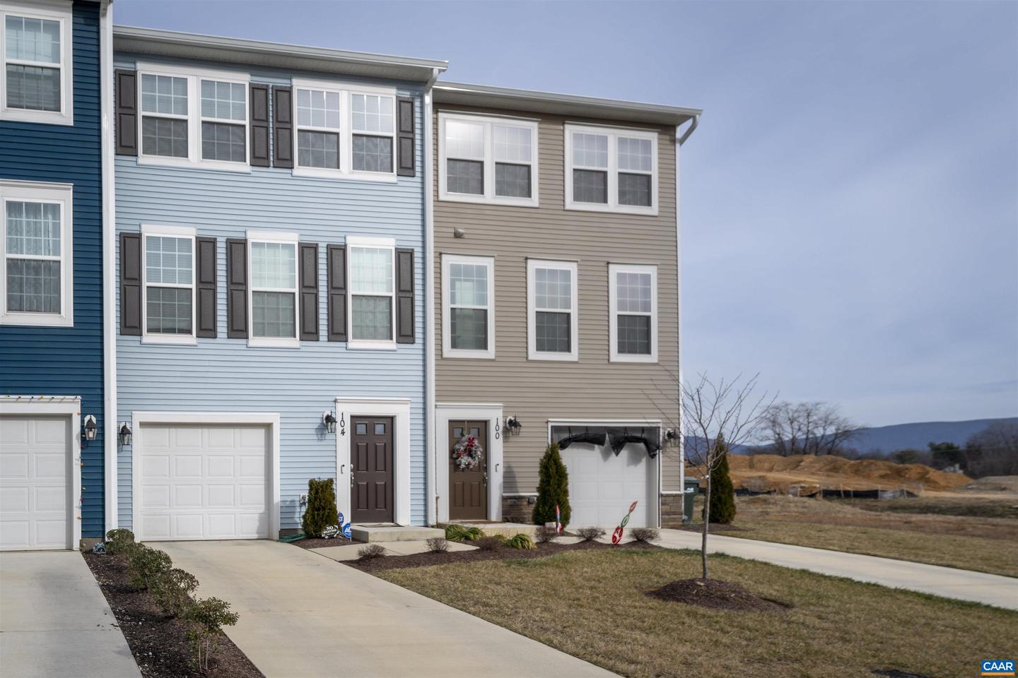 104 MAPLESHIRE CT, WAYNESBORO, Virginia 22980, 4 Bedrooms Bedrooms, ,3 BathroomsBathrooms,Residential,For sale,104 MAPLESHIRE CT,672369 MLS # 672369 104 MAPLESHIRE CT, WAYNESBORO, Virginia 22980, 4 Bedrooms Bedrooms, ,3 BathroomsBathrooms,Residential,For sale,104 MAPLESHIRE CT,672369 MLS # 672369