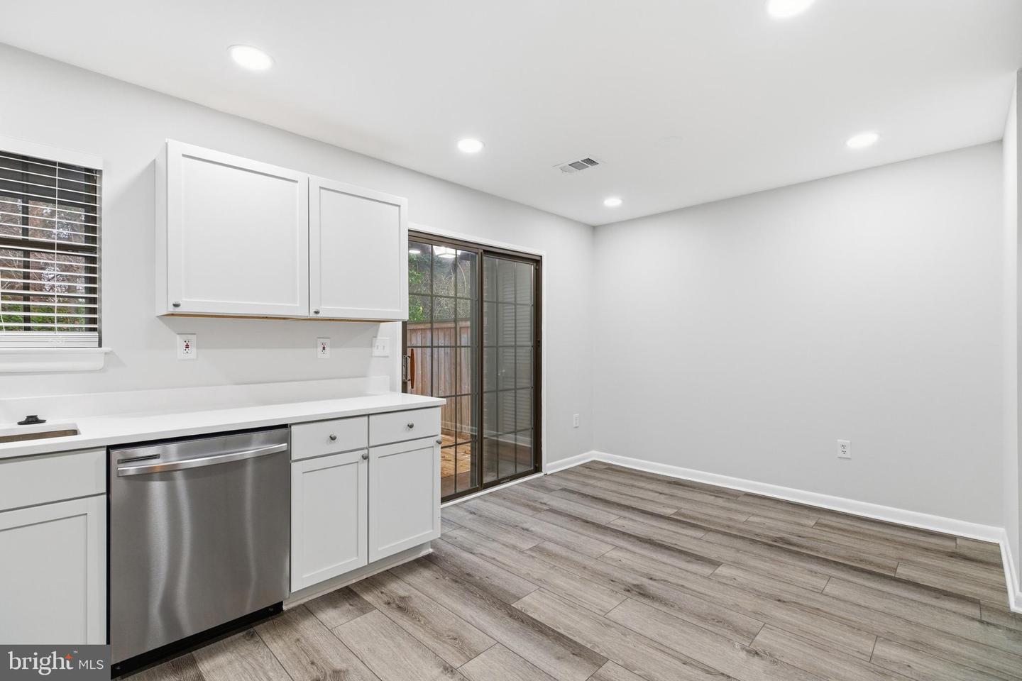 2006 HEADLANDS CIR, RESTON, Virginia 20191, 3 Bedrooms Bedrooms, ,2 BathroomsBathrooms,Residential,For sale,2006 HEADLANDS CIR,VAFX2285182 MLS # VAFX2285182 2006 HEADLANDS CIR, RESTON, Virginia 20191, 3 Bedrooms Bedrooms, ,2 BathroomsBathrooms,Residential,For sale,2006 HEADLANDS CIR,VAFX2285182 MLS # VAFX2285182