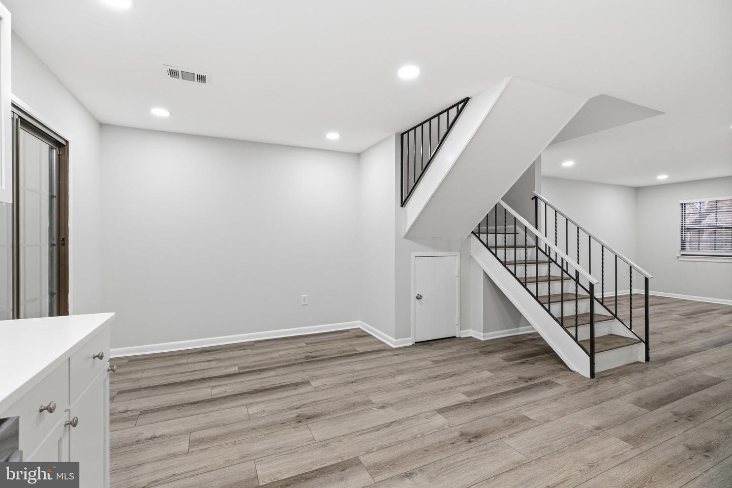 2006 HEADLANDS CIR, RESTON, Virginia 20191, 3 Bedrooms Bedrooms, ,2 BathroomsBathrooms,Residential,For sale,2006 HEADLANDS CIR,VAFX2285182 MLS # VAFX2285182 2006 HEADLANDS CIR, RESTON, Virginia 20191, 3 Bedrooms Bedrooms, ,2 BathroomsBathrooms,Residential,For sale,2006 HEADLANDS CIR,VAFX2285182 MLS # VAFX2285182