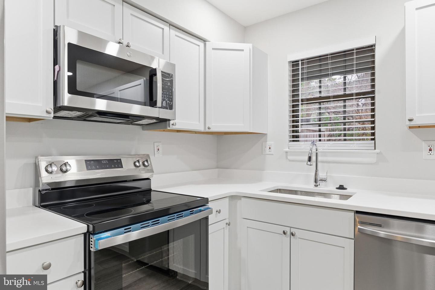 2006 HEADLANDS CIR, RESTON, Virginia 20191, 3 Bedrooms Bedrooms, ,2 BathroomsBathrooms,Residential,For sale,2006 HEADLANDS CIR,VAFX2285182 MLS # VAFX2285182 2006 HEADLANDS CIR, RESTON, Virginia 20191, 3 Bedrooms Bedrooms, ,2 BathroomsBathrooms,Residential,For sale,2006 HEADLANDS CIR,VAFX2285182 MLS # VAFX2285182