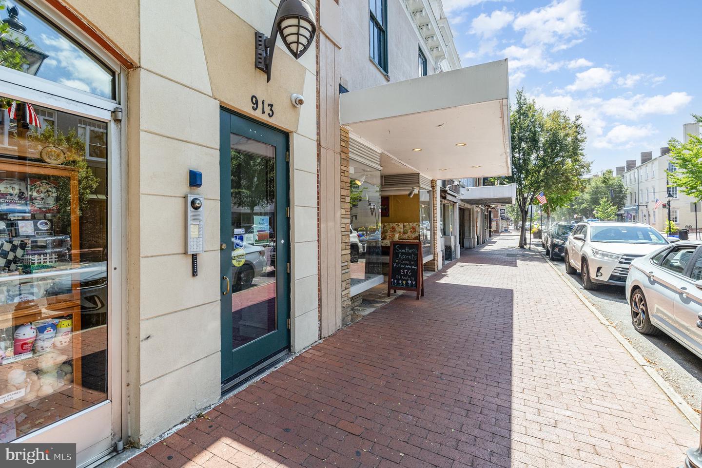 913-B CAROLINE, FREDERICKSBURG, Virginia 22401, 3 Bedrooms Bedrooms, ,2 BathroomsBathrooms,Residential,For sale,913-B CAROLINE,VAFB2009504 MLS # VAFB2009504